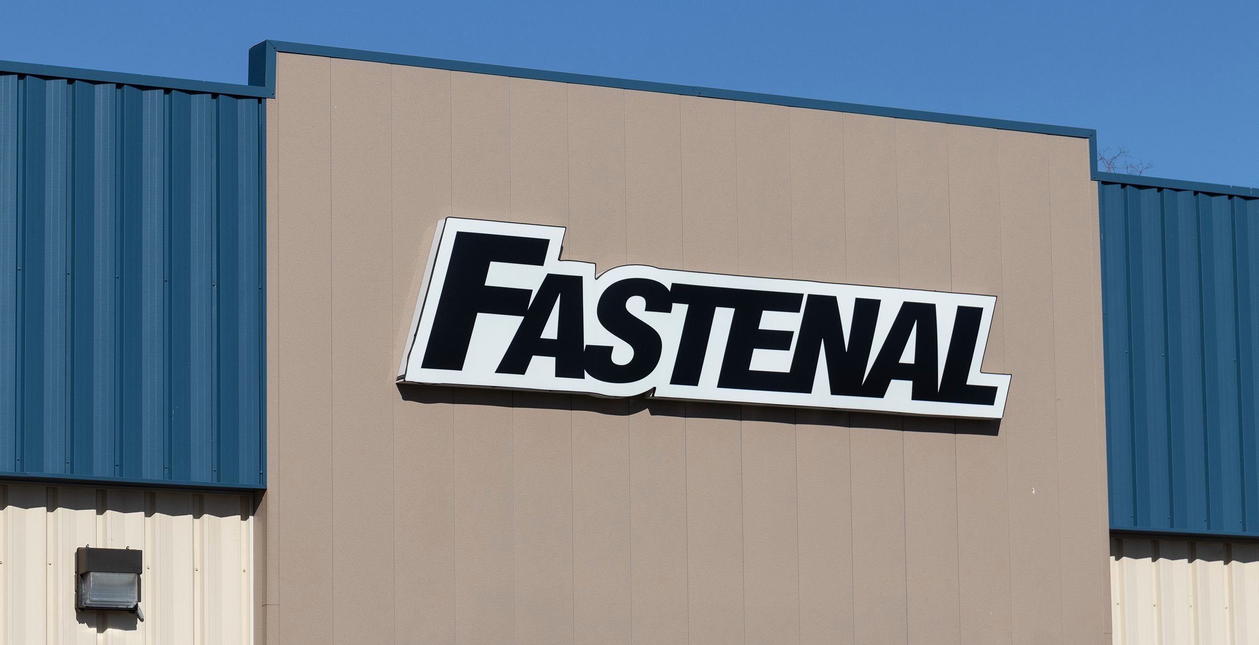 Michigan City - Circa April 2021: Fastenal industrial products and services distributor. Fastenal resells industrial, safety, and construction supplies.