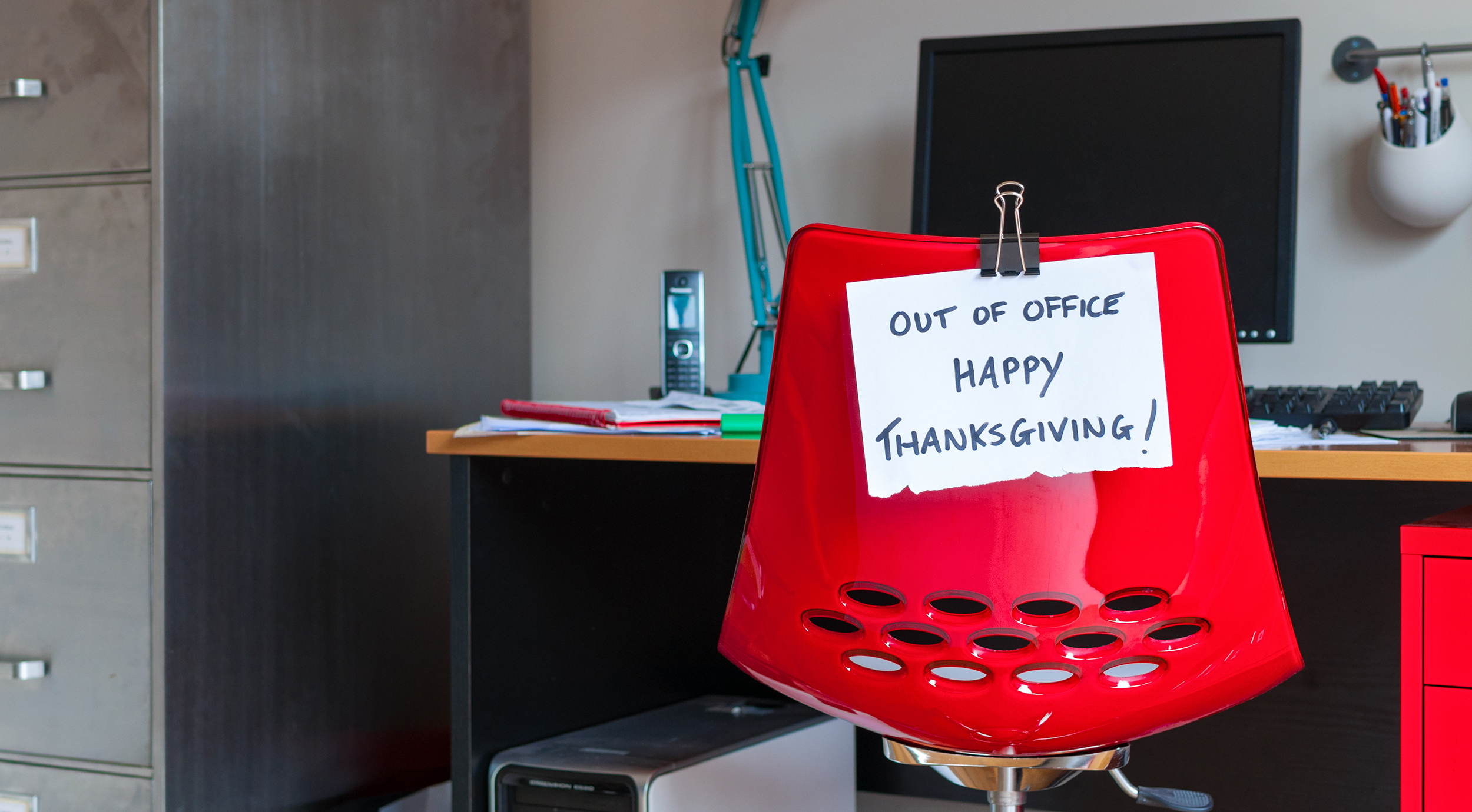 Employee leaves note on back of office chair: Out of Office. Happy Thanksgiving!
