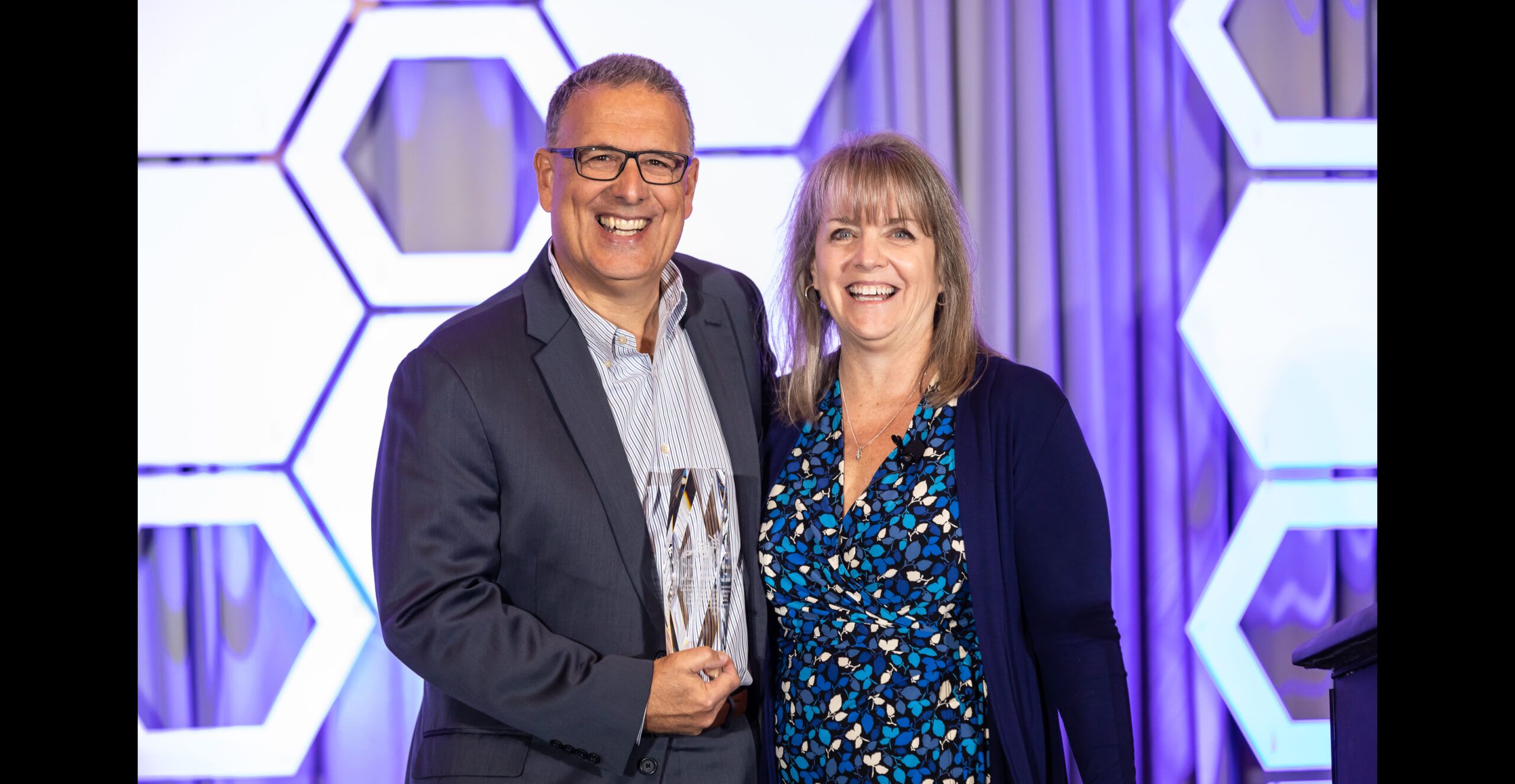 Master Power Transmission Owner Michael Cinquemani (left) with PTDA Executive Vice President and CEO Ann Ardott after Cinquemani received PTDA's Warren Pike Award on Oct. 28 during the PTDA 2022 Industry Summit n Nashville, Tennessee.