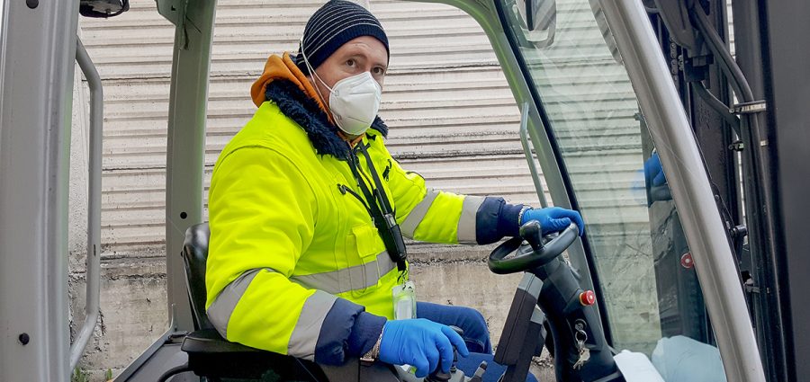 coronavirus : man with protective mask and gloves drives the for